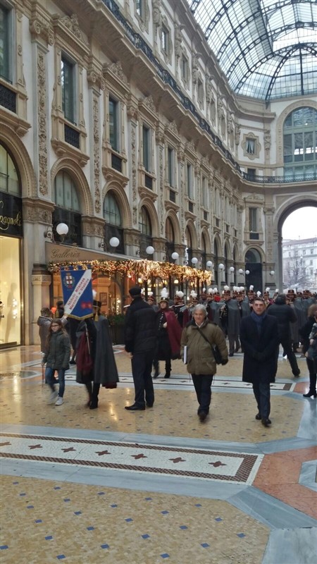 In sfilata per la Galleria Vittorio Emanuele II